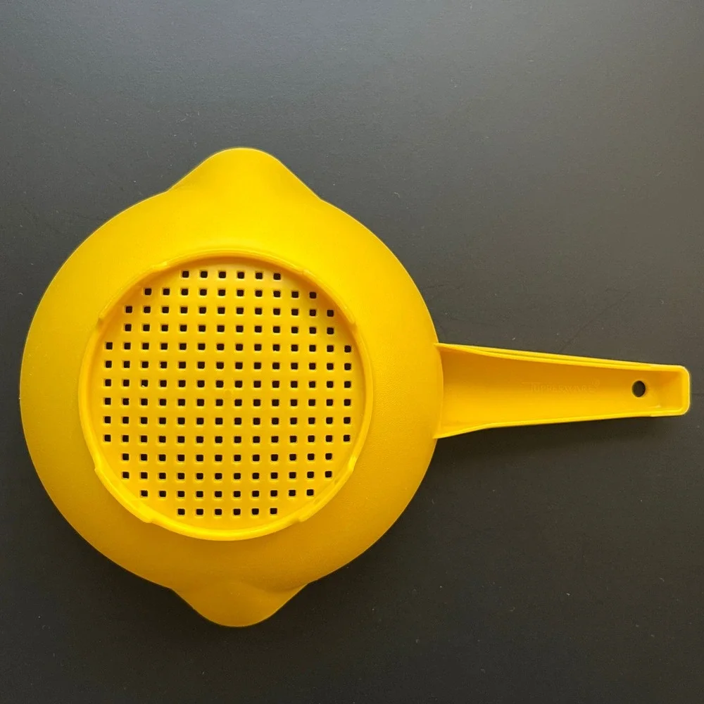 Vintage Tupperware 1 Quart Colander Strainer Handle Yellow Small Durable Kitchen